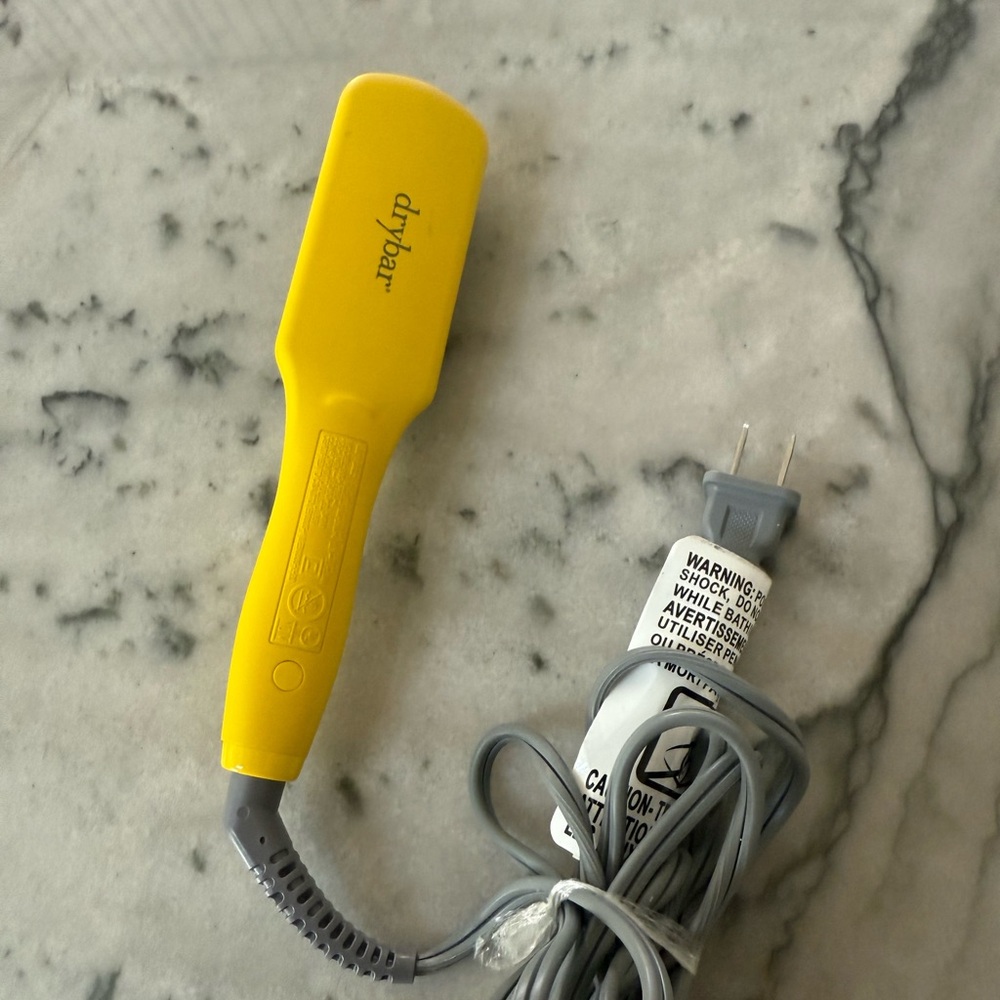 Dry bar The Baby Brush Crush Mini Heated Straightening Brush